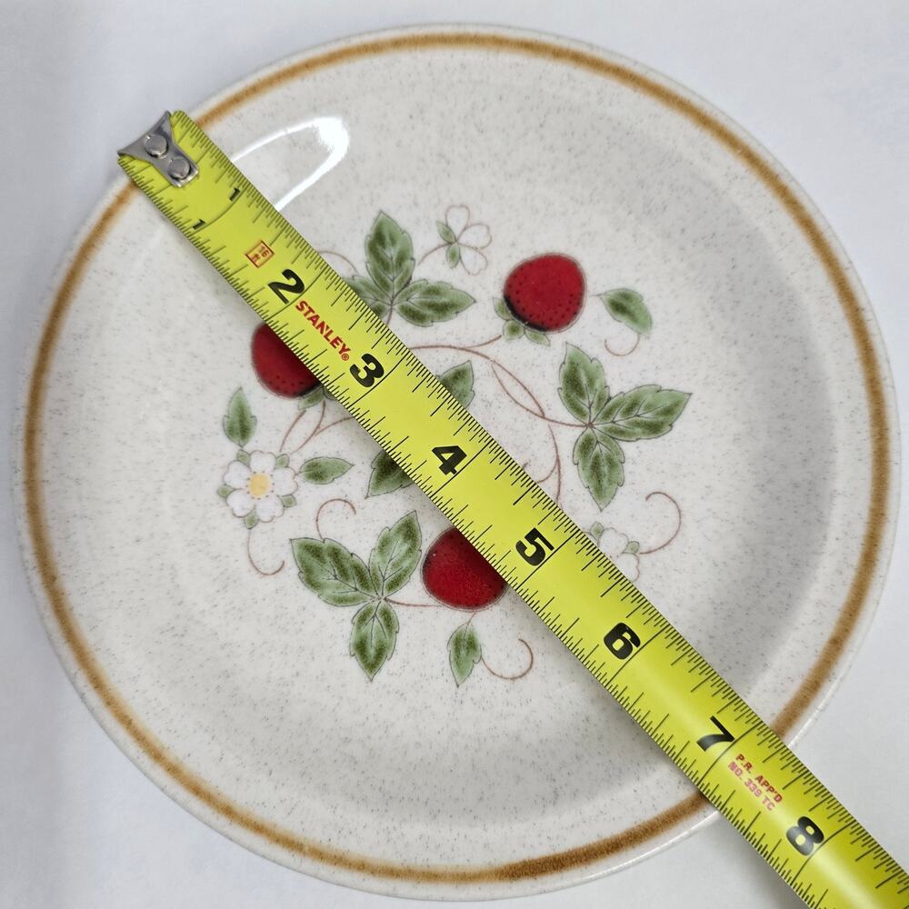 Vintage JC Penney Strawberry Plate 7.25" – Retro Kitchen Collectible - Picture 2 of 4
